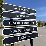 Casa de Férias Maris - Part Of The The Bay Village With Pool, Gym And Direct Access, Pub, Restaurant, Tennis And Meadows Walks *