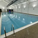 Maris - Part Of The The Bay Village With Pool, Gym And Direct Access, Pub, Restaurant, Tennis And Meadows Walks Casa de Férias