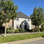 Maris - Part Of The The Bay Village With Pool, Gym And Direct Access, Pub, Restaurant, Tennis And Meadows Walks Casa de Férias