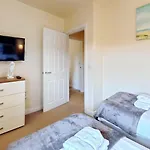 Casa de Férias Maris - Part Of The The Bay Village With Pool, Gym And Direct Access, Pub, Restaurant, Tennis And Meadows Walks Filey