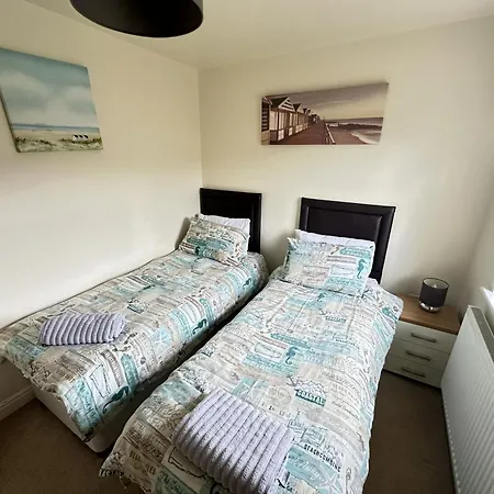 Maris - Part Of The The Bay Village With Pool, Gym And Direct Access, Pub, Restaurant, Tennis And Meadows Walks *