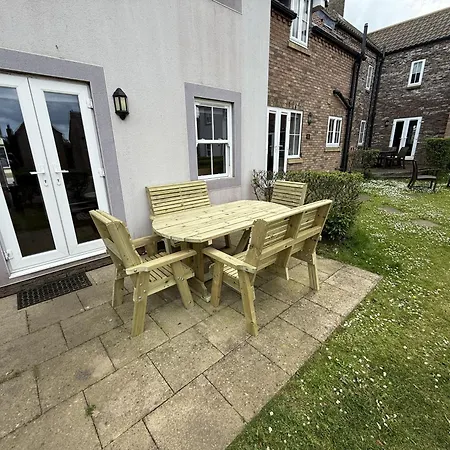 Maris - Part Of The The Bay Village With Pool, Gym And Direct Access, Pub, Restaurant, Tennis And Meadows Walks Holiday home