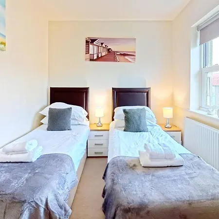 Maris - Part Of The The Bay Village With Pool, Gym And Direct Access, Pub, Restaurant, Tennis And Meadows Walks Holiday home *