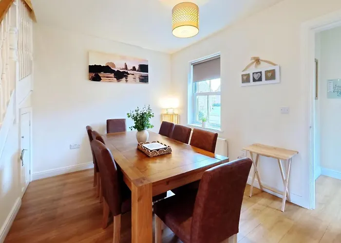 Maris - Part Of The The Bay Village With Pool, Gym And Direct Access, Pub, Restaurant, Tennis And Meadows Walks Hébergement de vacances *