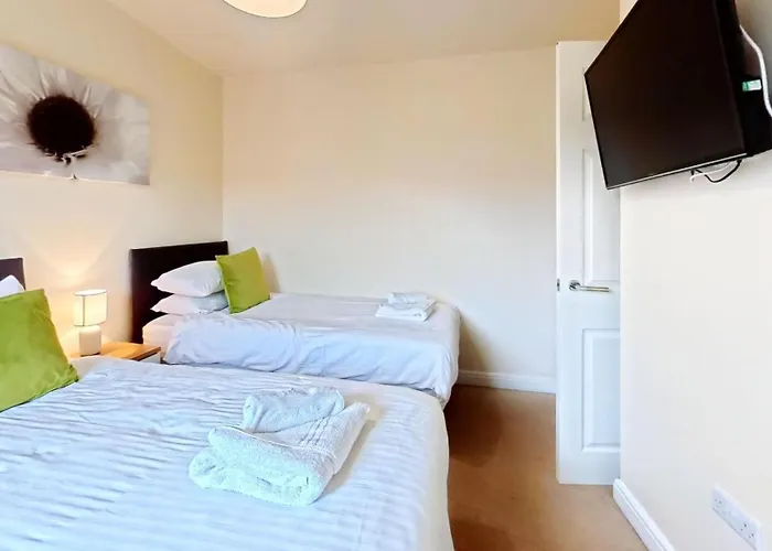 Maris - Part Of The The Bay Village With Pool, Gym And Direct Access, Pub, Restaurant, Tennis And Meadows Walks *