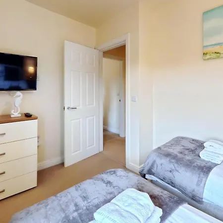 Semesterbostad Maris - Part Of The The Bay Village With Pool, Gym And Direct Access, Pub, Restaurant, Tennis And Meadows Walks Filey